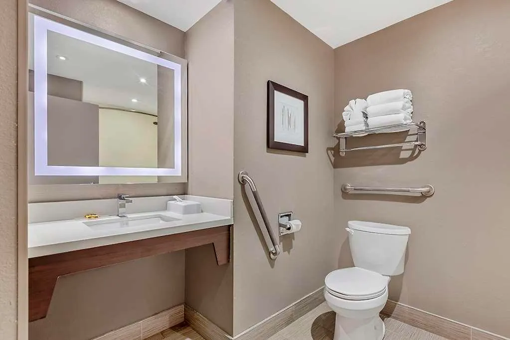 Best Western Plus Executive Inn Toronto Hotel