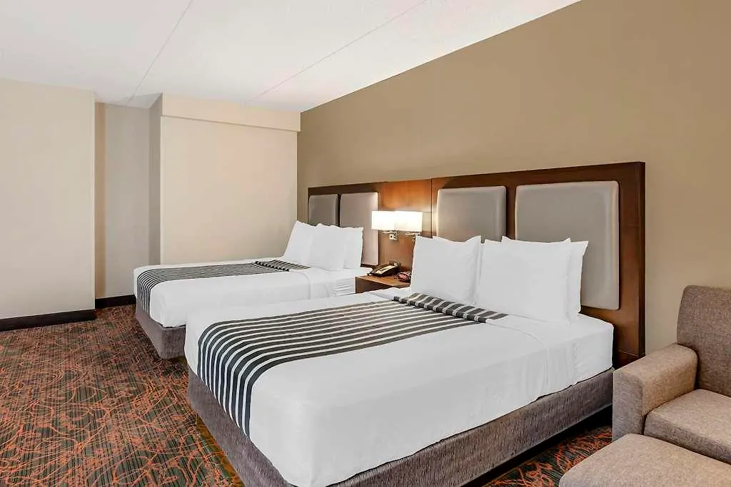 Best Western Plus Executive Inn Toronto Hotel